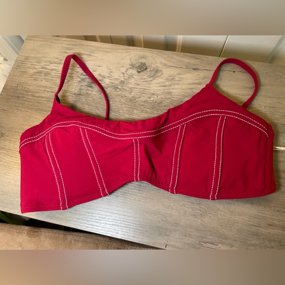 Gottex Classics Womans Raspberry Red Bikini Top Size 10 NWT White Contrast Beach - Picture 1 of 6